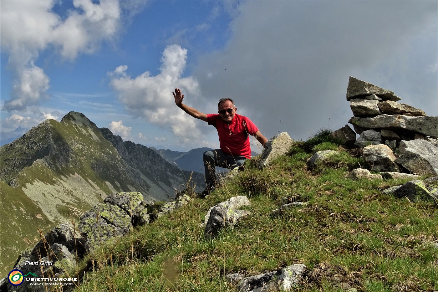 49 In vetta al Monte Valegino (2415 m) con vista su Cima Cadelle (2483 m).JPG